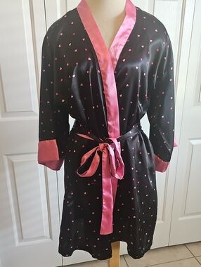 Black & Pink Heart Satin Robe with Pink Trim. Size S/M Polkadots.